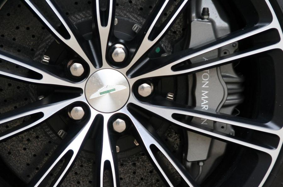 Колеса Aston Martin Virage 2011 года  (NA) (фото 36 из 39)
